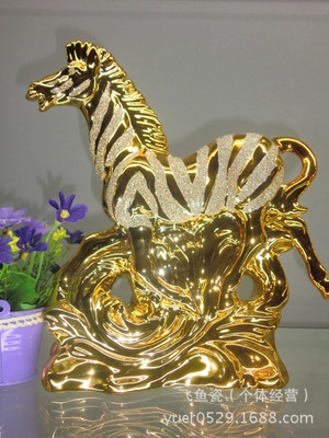 陶瓷工艺品动物金色马 精致工艺与艺术价值兼具